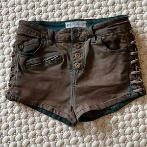 SHORTS-FREE PEOPLE SIZE 24